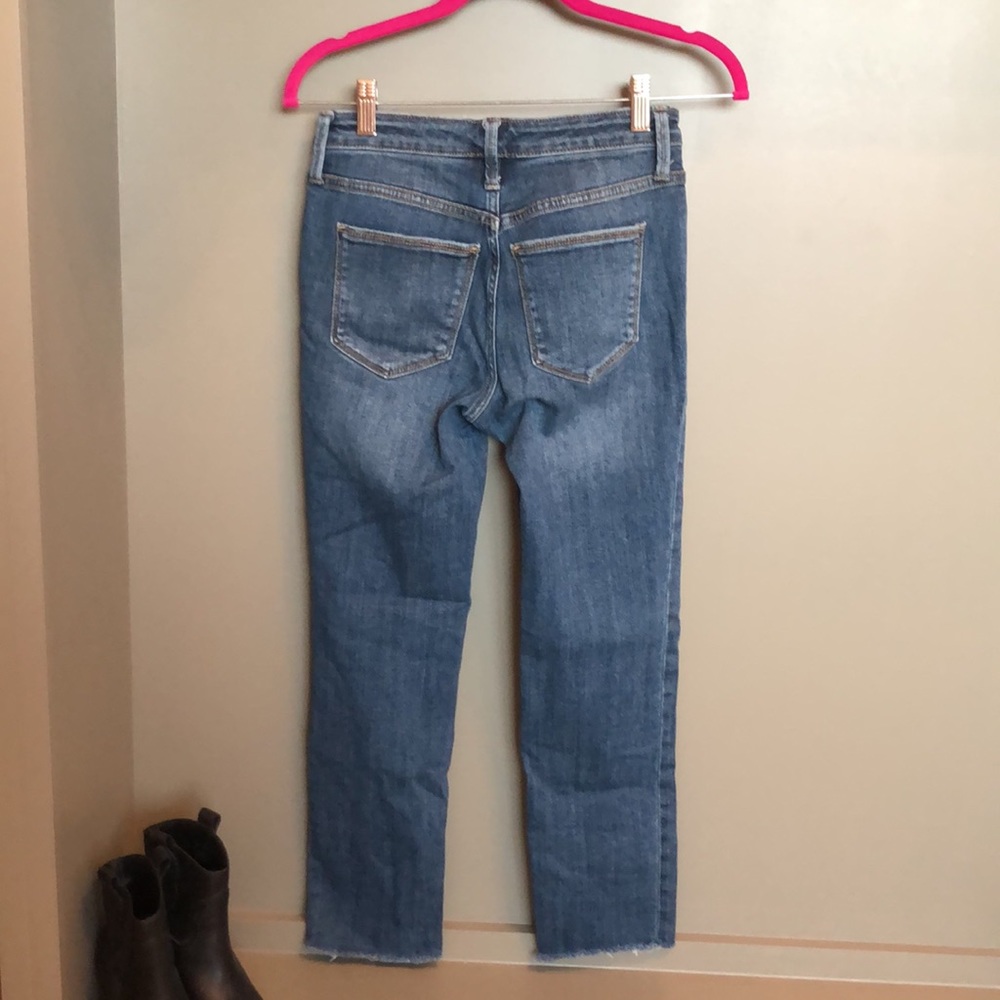 HIGH RISE DISTRESSED STRAIGHT CROP